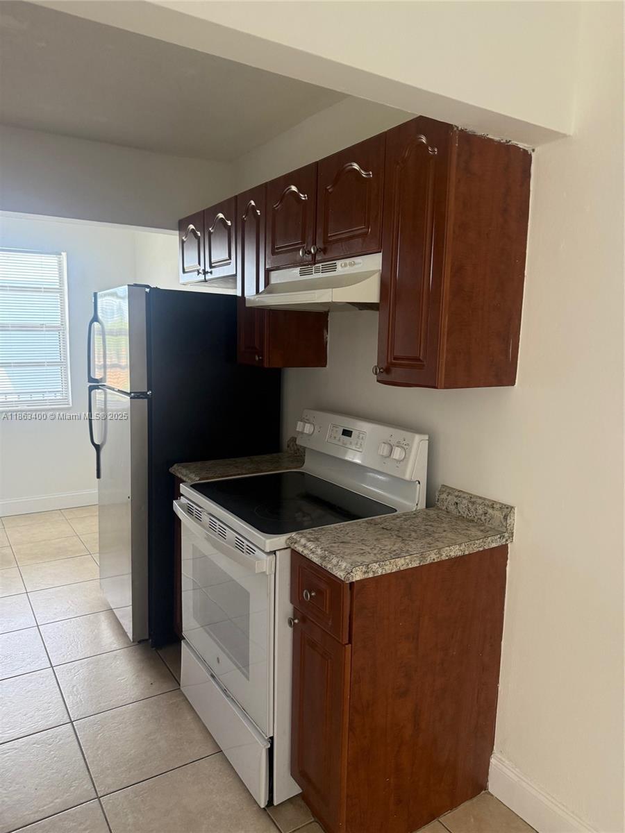 LSOLEI AT HALLANDALE BEAC - Residential Lease