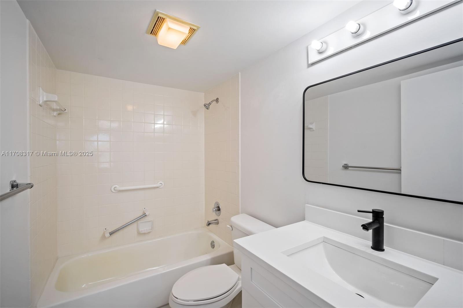 CAMBRIDGE AT CENTURY VILL - Residential