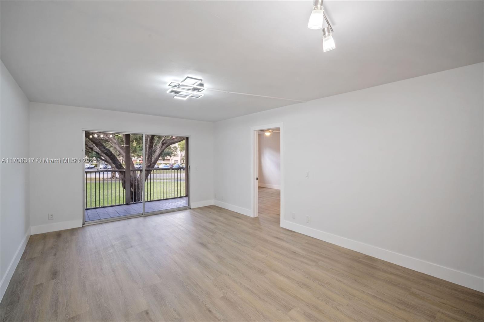 CAMBRIDGE AT CENTURY VILL - Residential