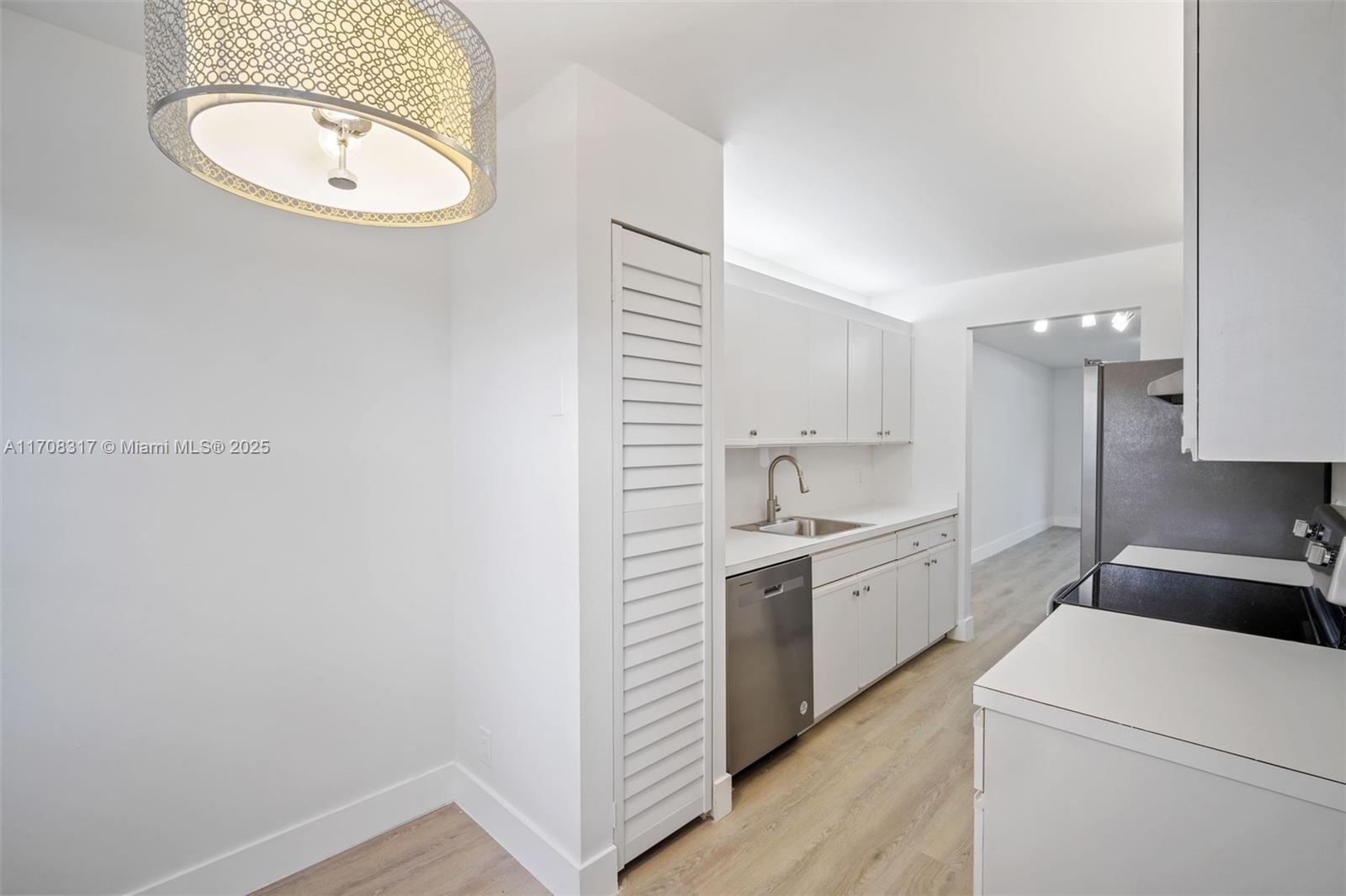 CAMBRIDGE AT CENTURY VILL - Residential
