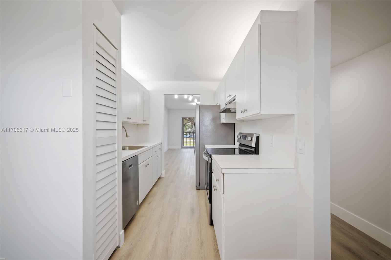CAMBRIDGE AT CENTURY VILL - Residential