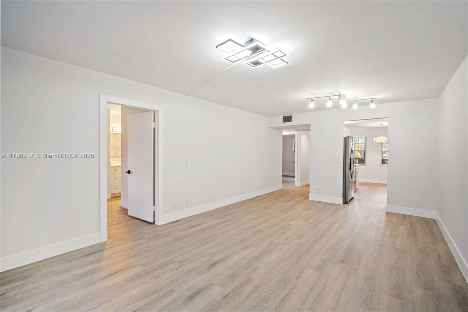 CAMBRIDGE AT CENTURY VILL - Residential