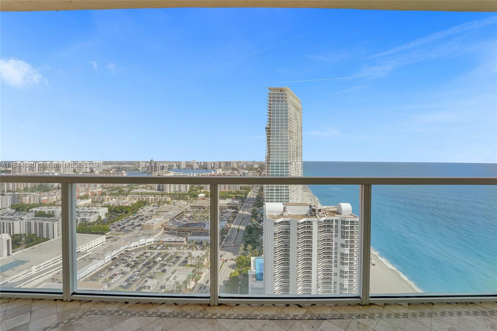 LA PERLA CONDO - Residential Lease
