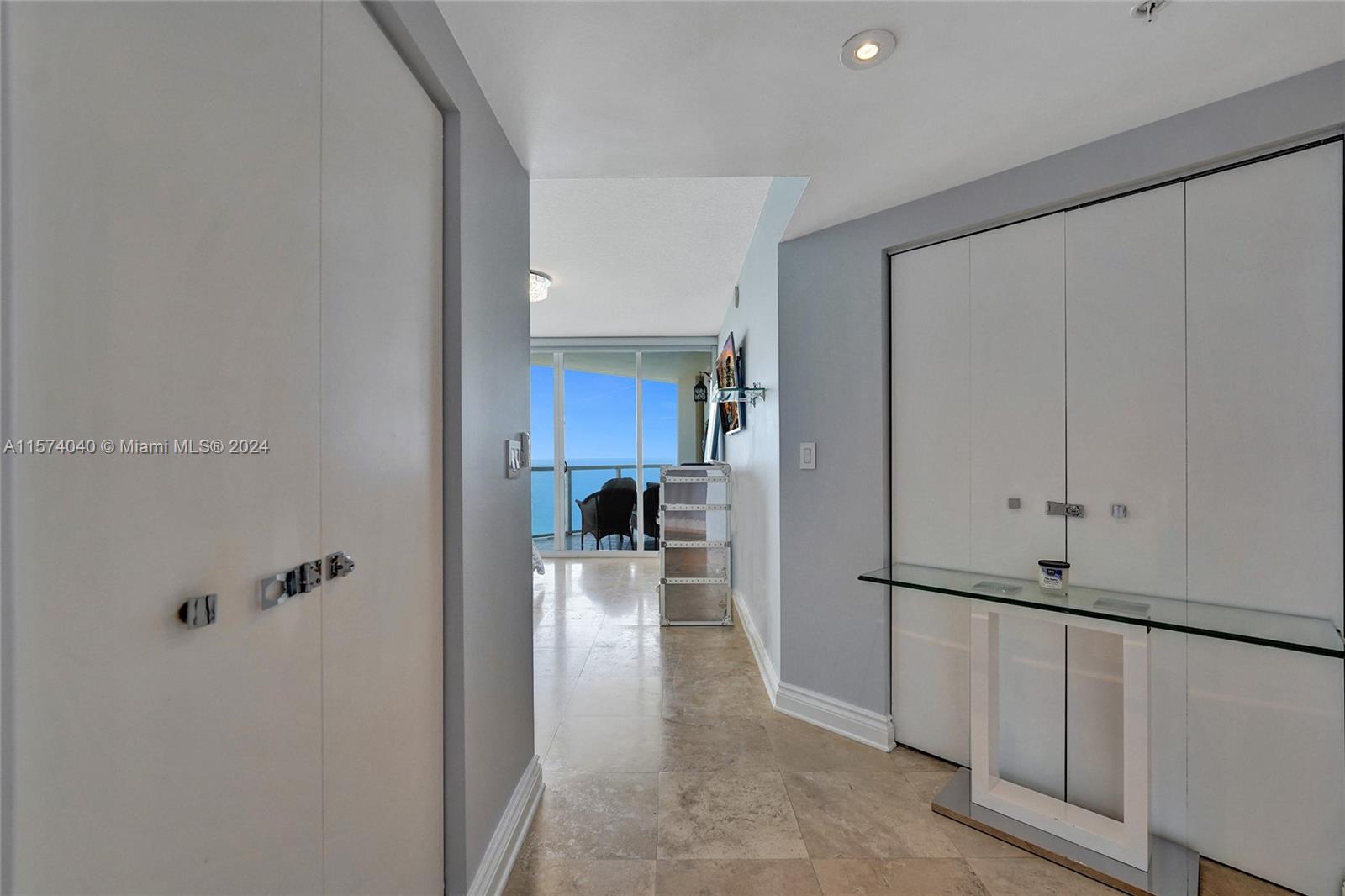 LA PERLA CONDO - Residential Lease