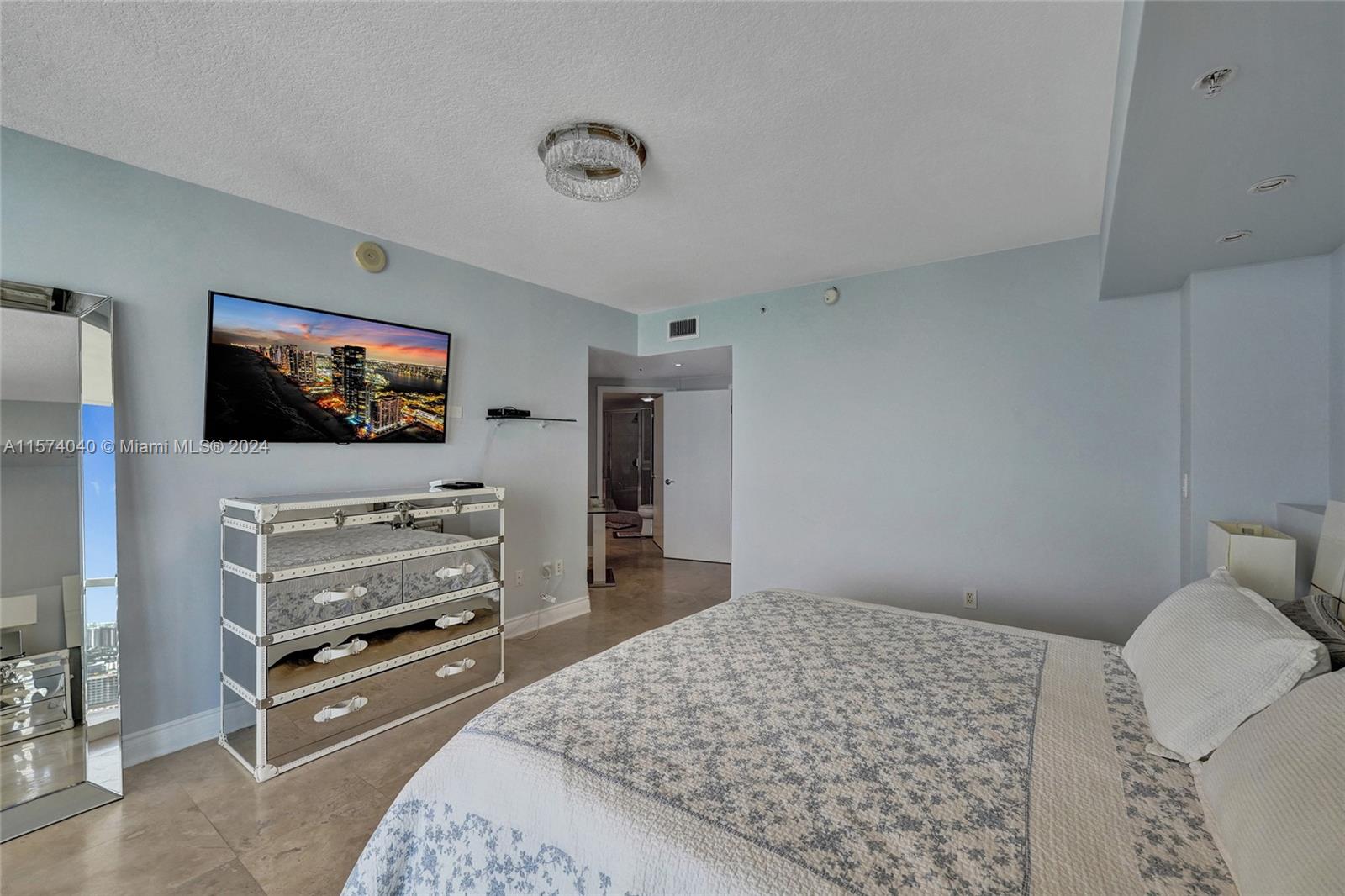 LA PERLA CONDO - Residential Lease