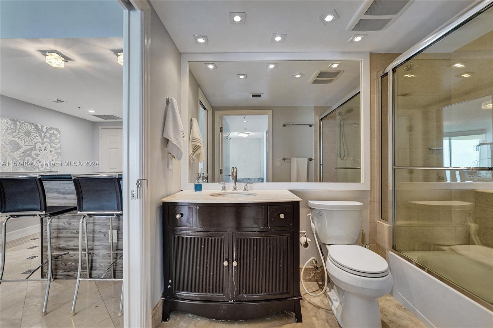 LA PERLA CONDO - Residential Lease