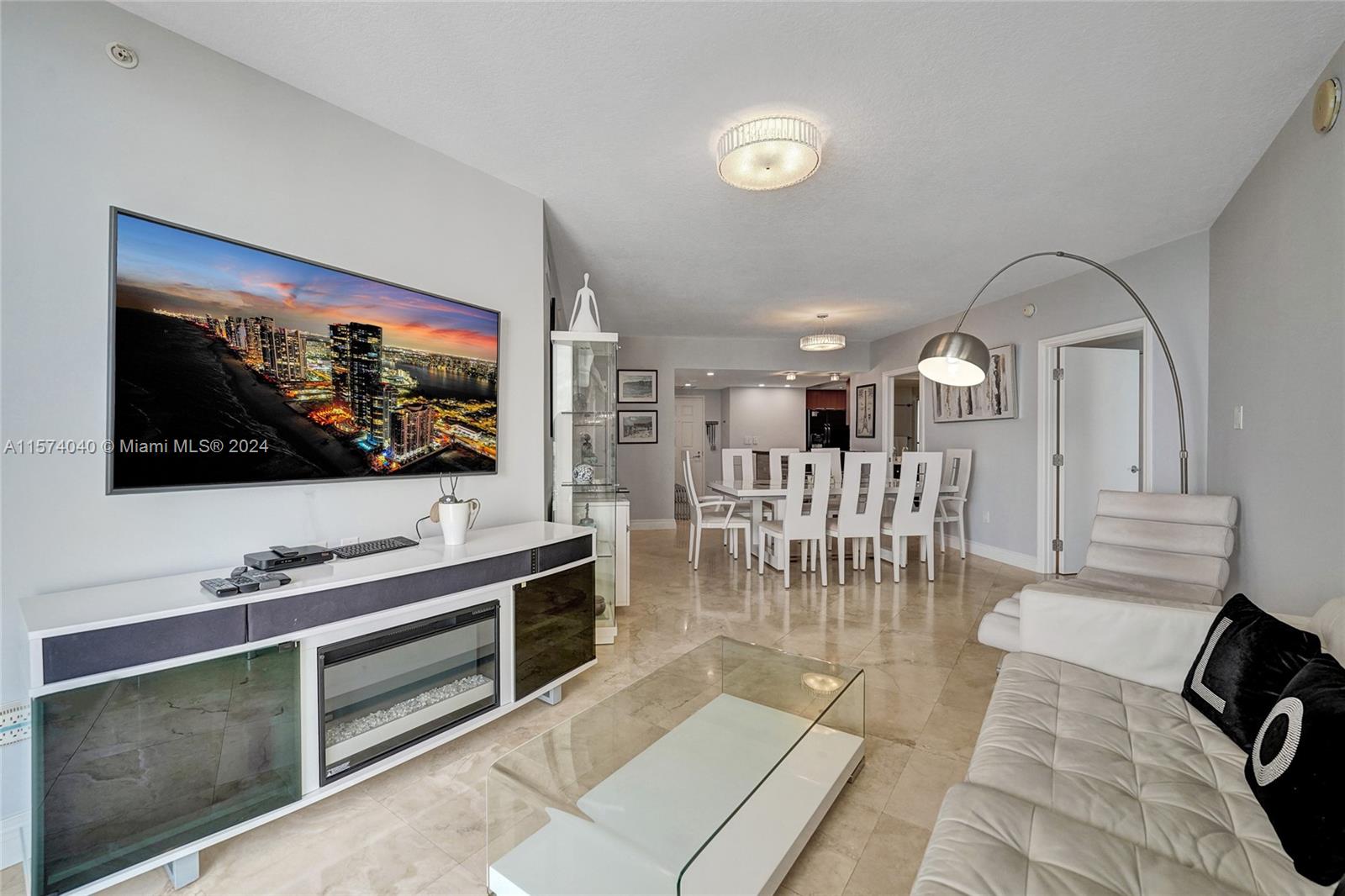 LA PERLA CONDO - Residential Lease