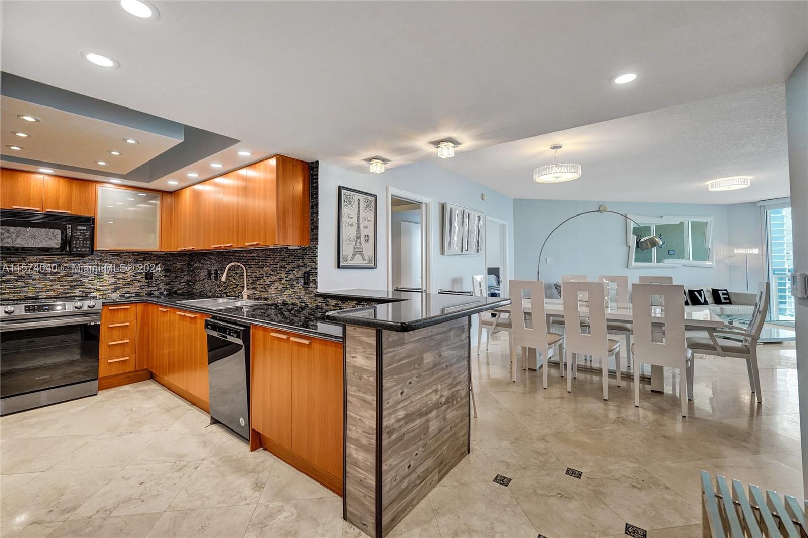 LA PERLA CONDO - Residential Lease