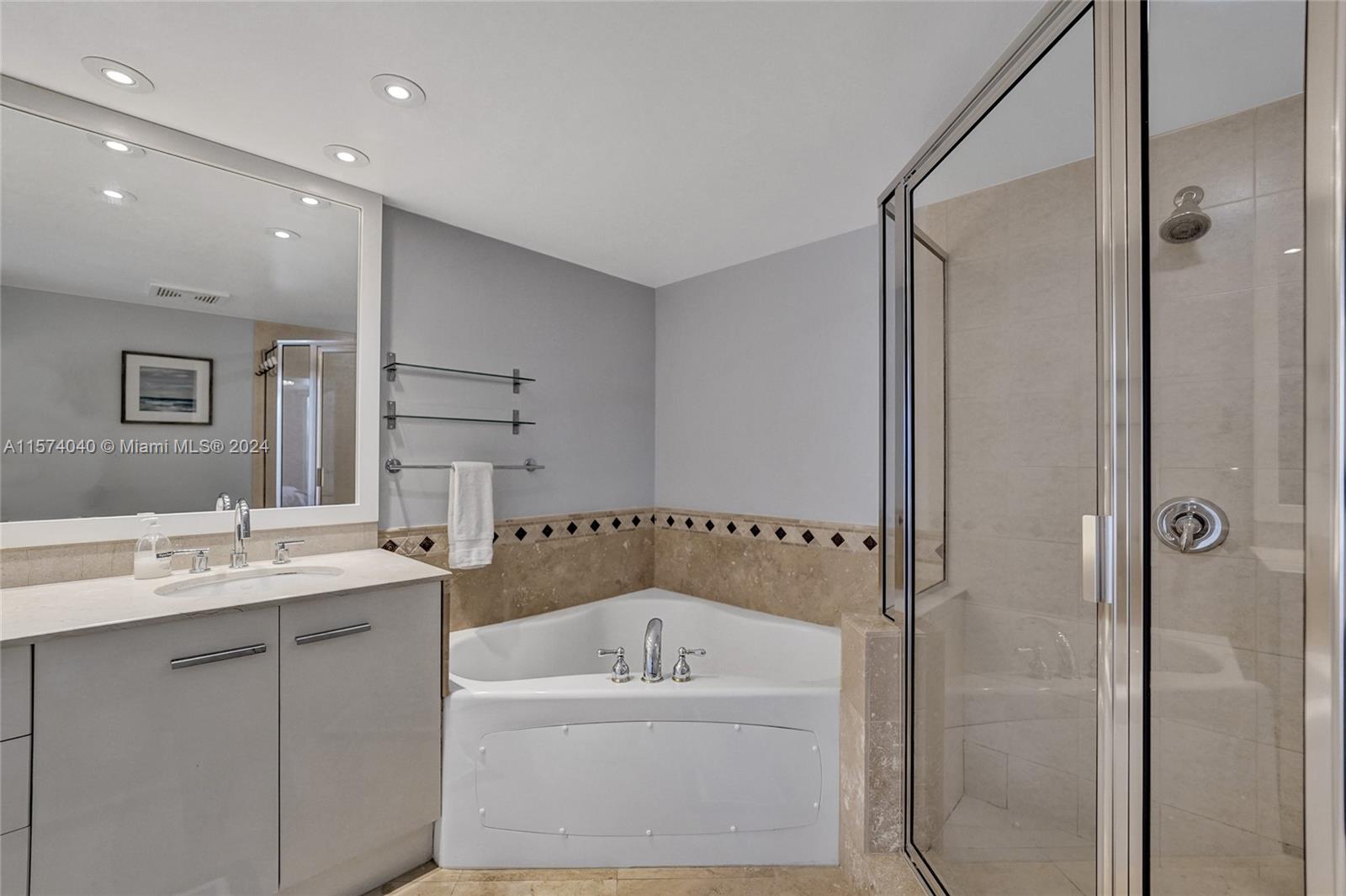 LA PERLA CONDO - Residential Lease