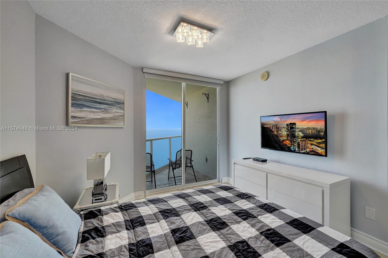 LA PERLA CONDO - Residential Lease