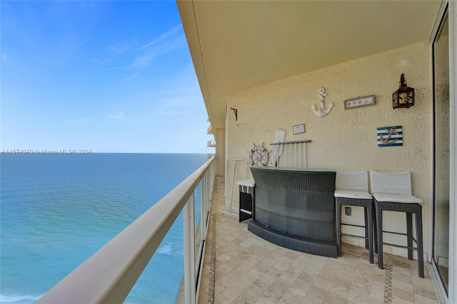 LA PERLA CONDO - Residential Lease