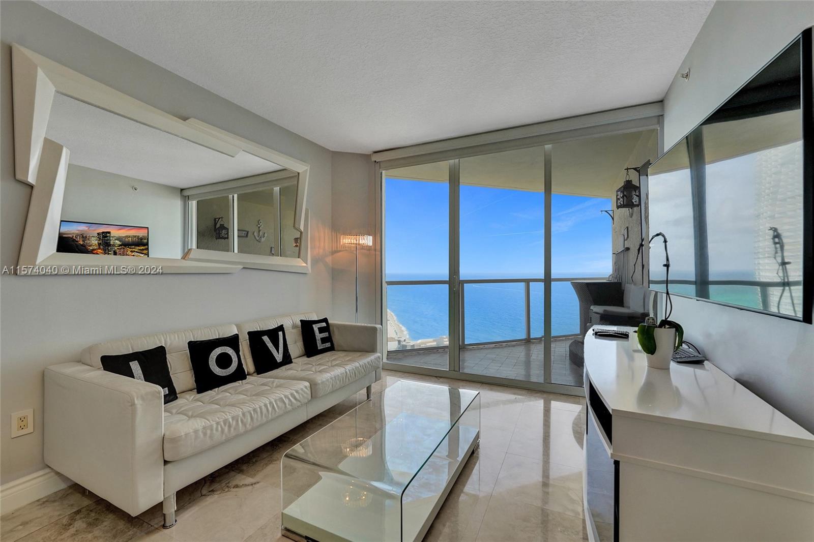 LA PERLA CONDO - Residential Lease