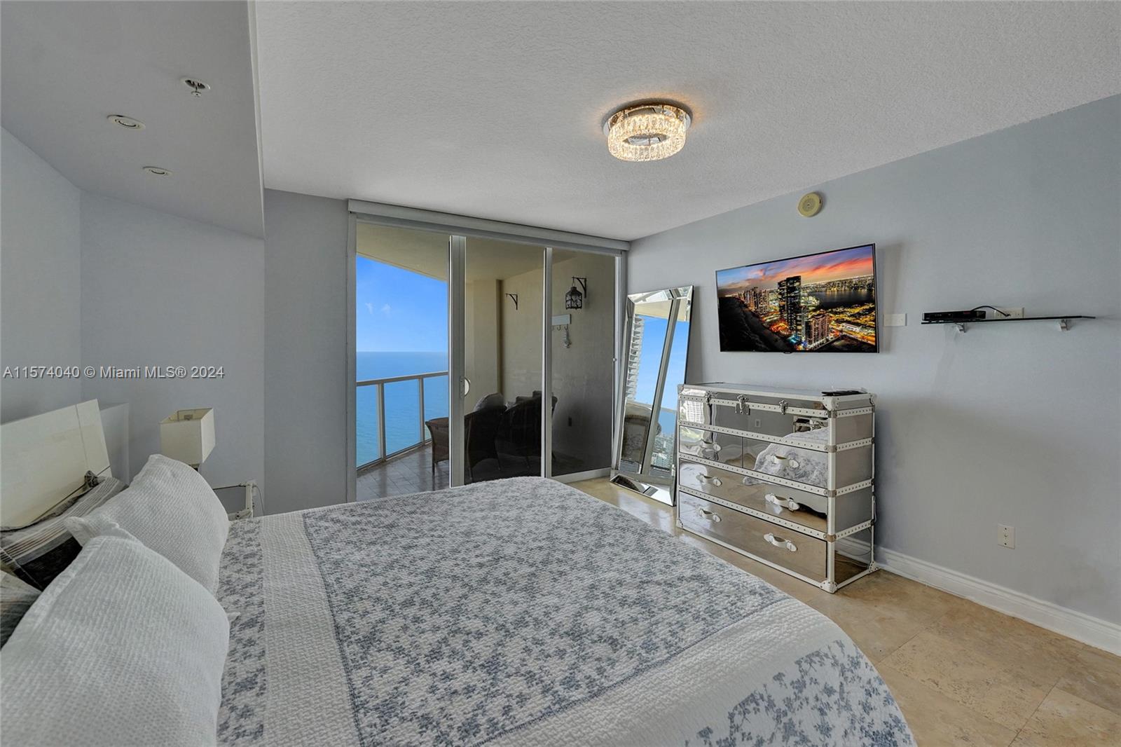 LA PERLA CONDO - Residential Lease