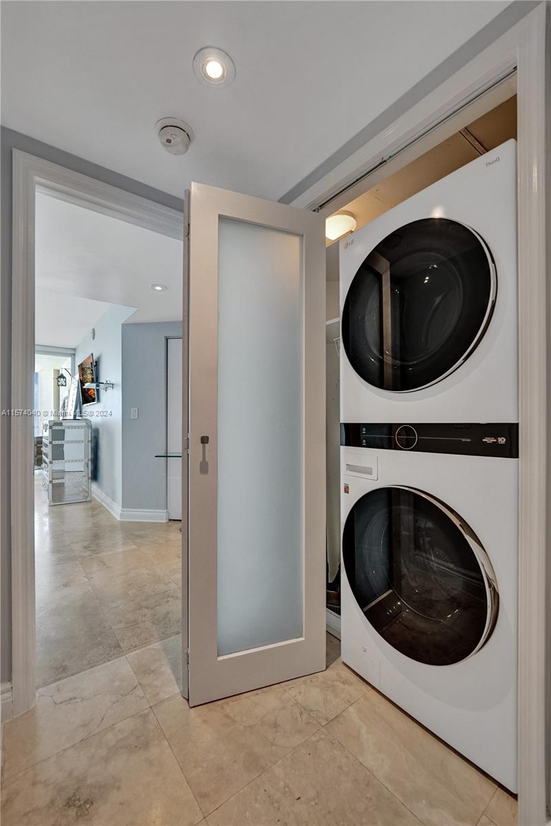 LA PERLA CONDO - Residential Lease