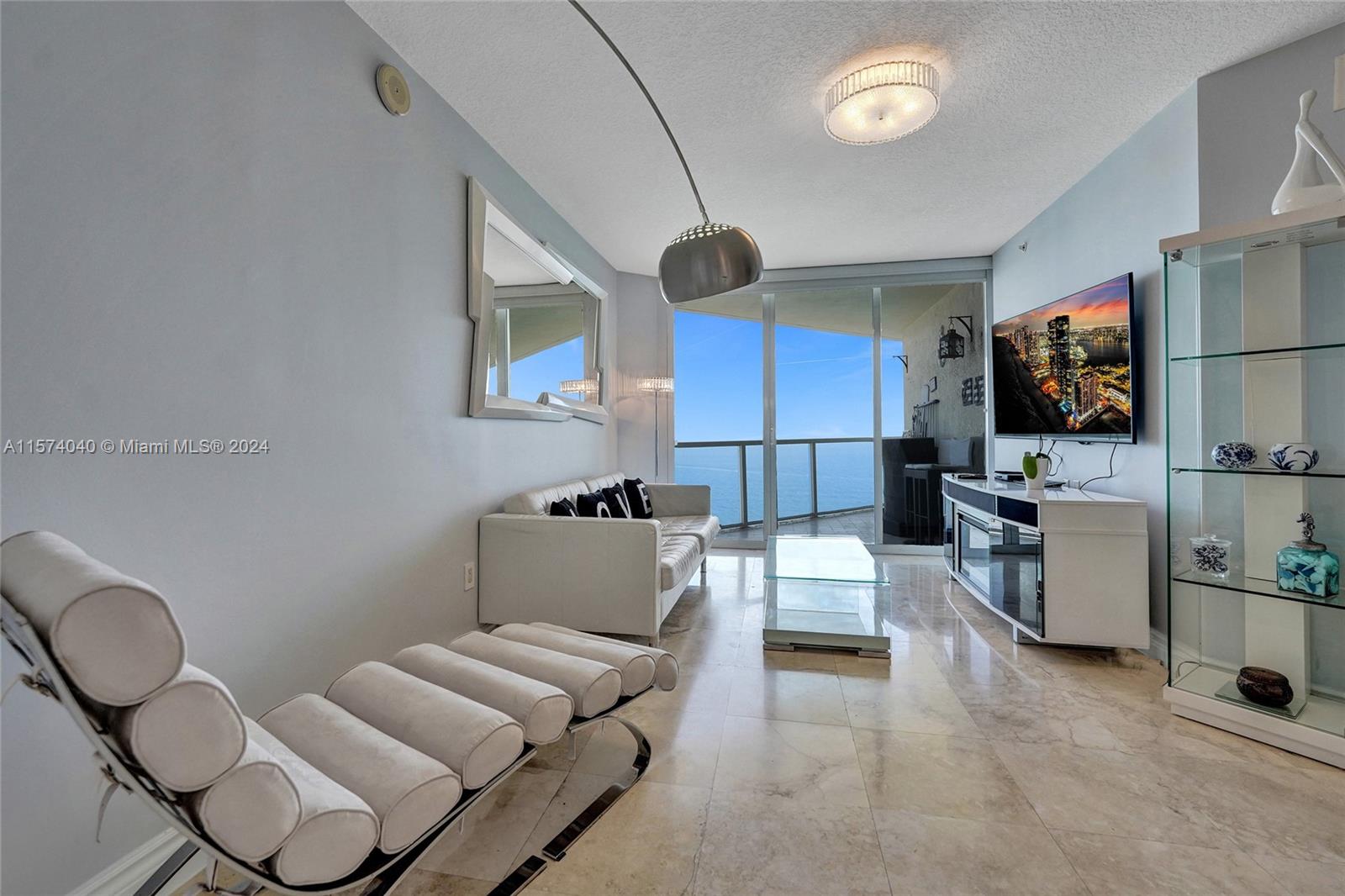 LA PERLA CONDO - Residential Lease