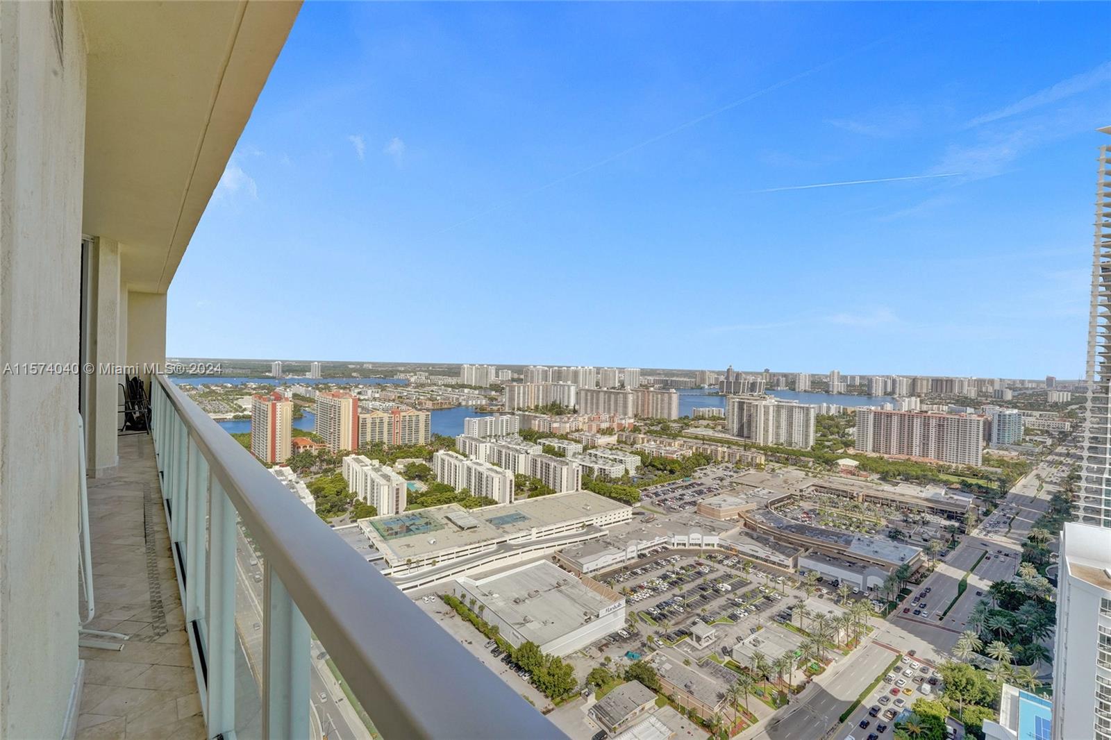 LA PERLA CONDO - Residential Lease