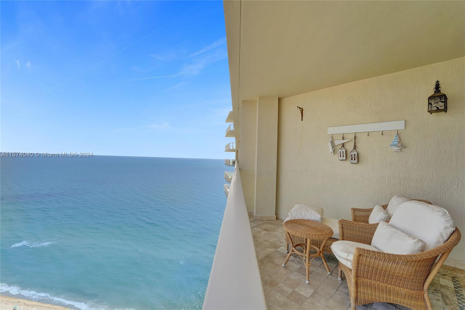 LA PERLA CONDO - Residential Lease