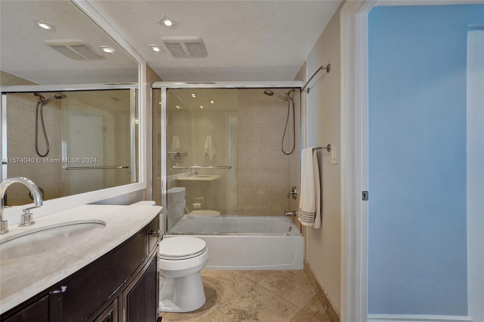 LA PERLA CONDO - Residential Lease