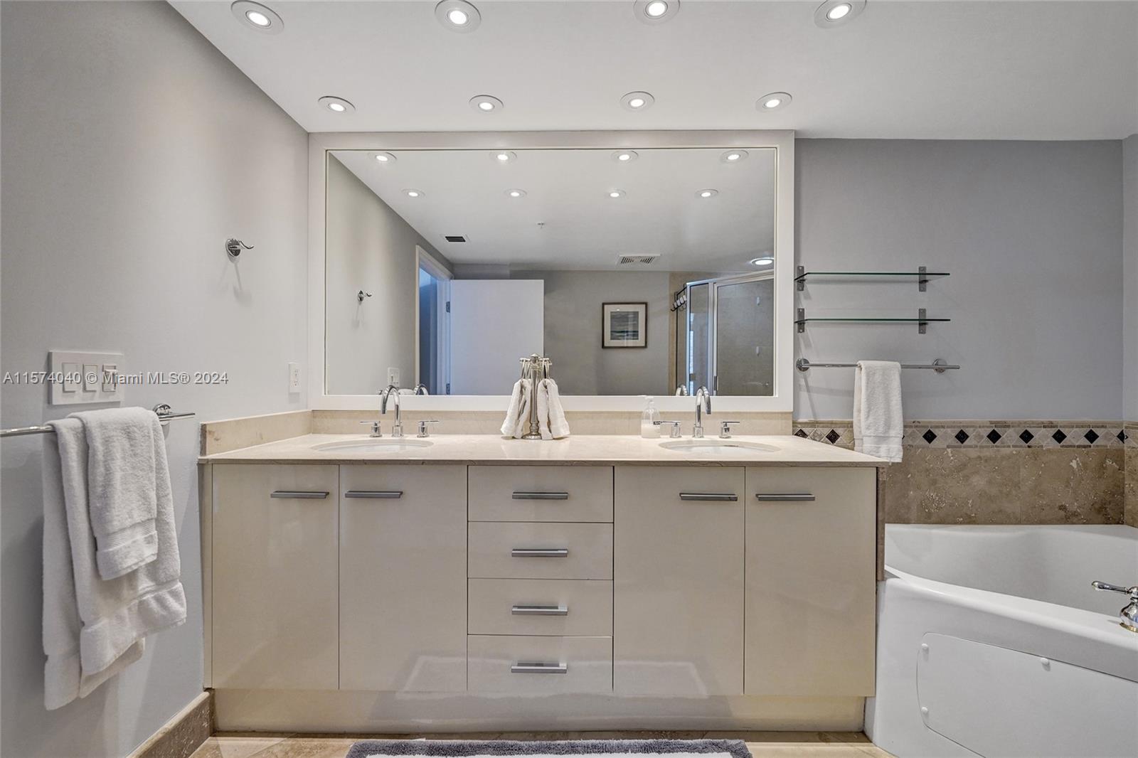 LA PERLA CONDO - Residential Lease