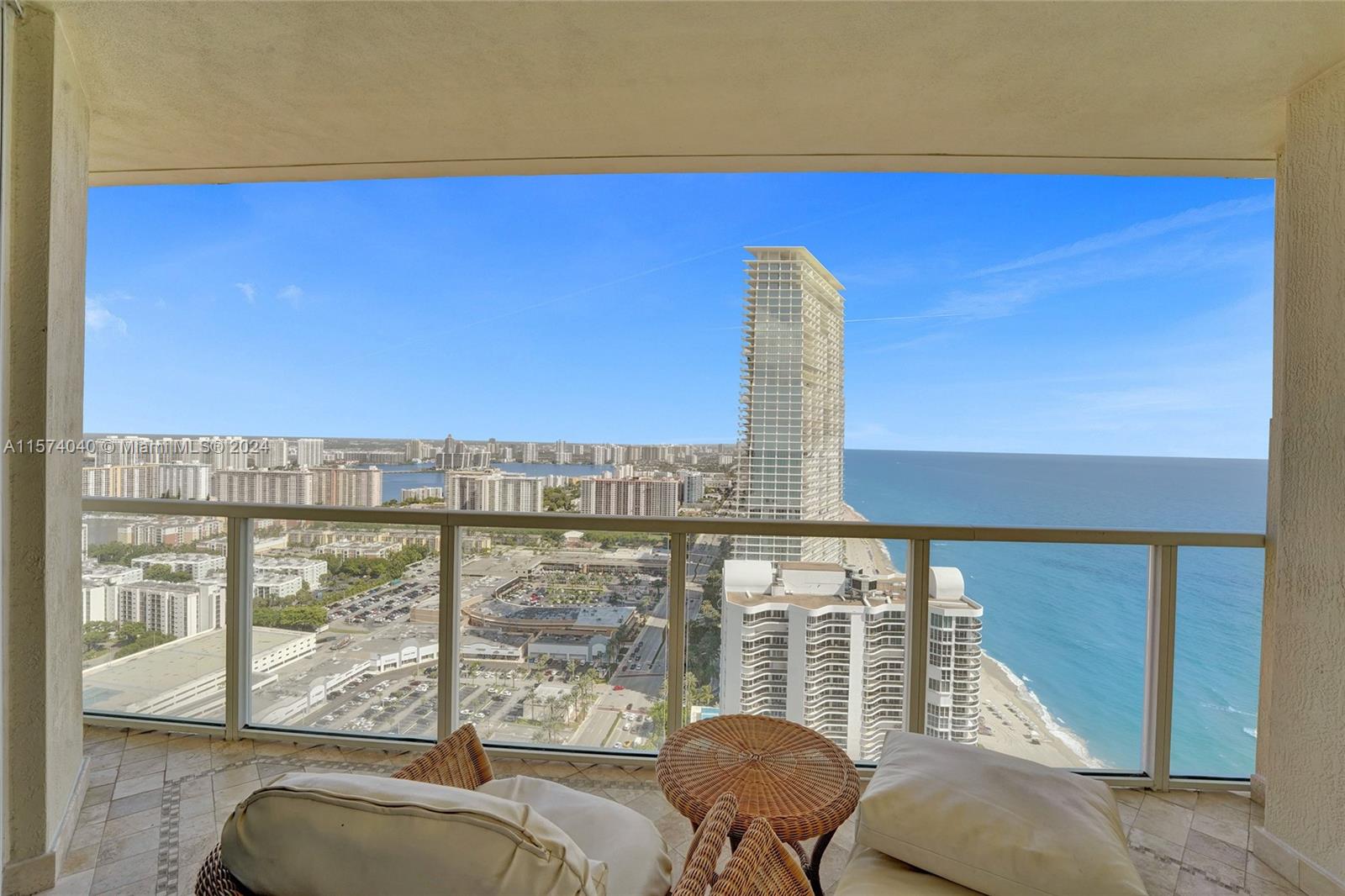 LA PERLA CONDO - Residential Lease