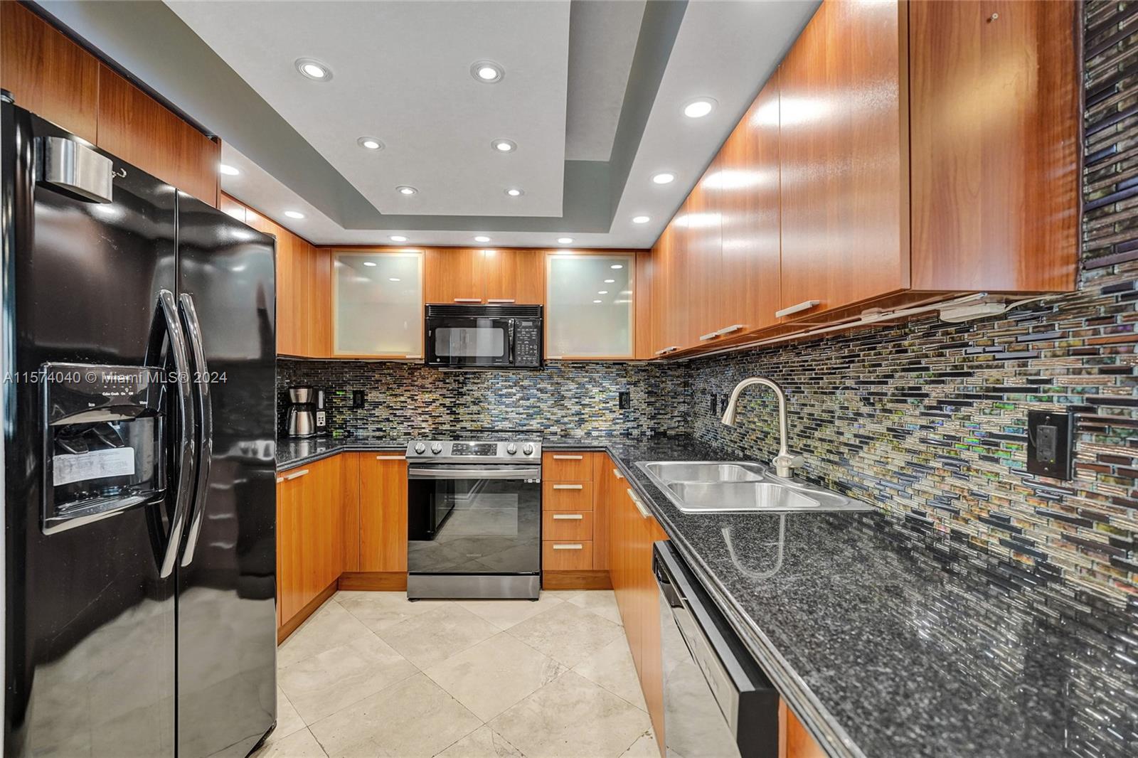 LA PERLA CONDO - Residential Lease