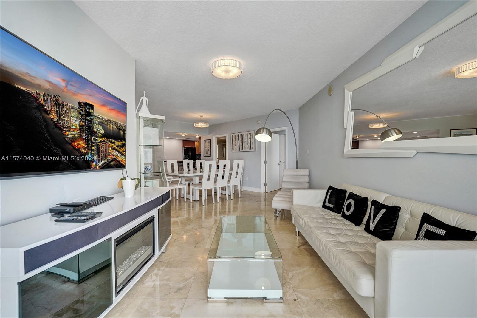 LA PERLA CONDO - Residential Lease