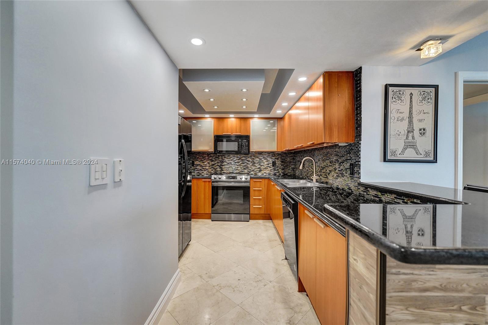 LA PERLA CONDO - Residential Lease