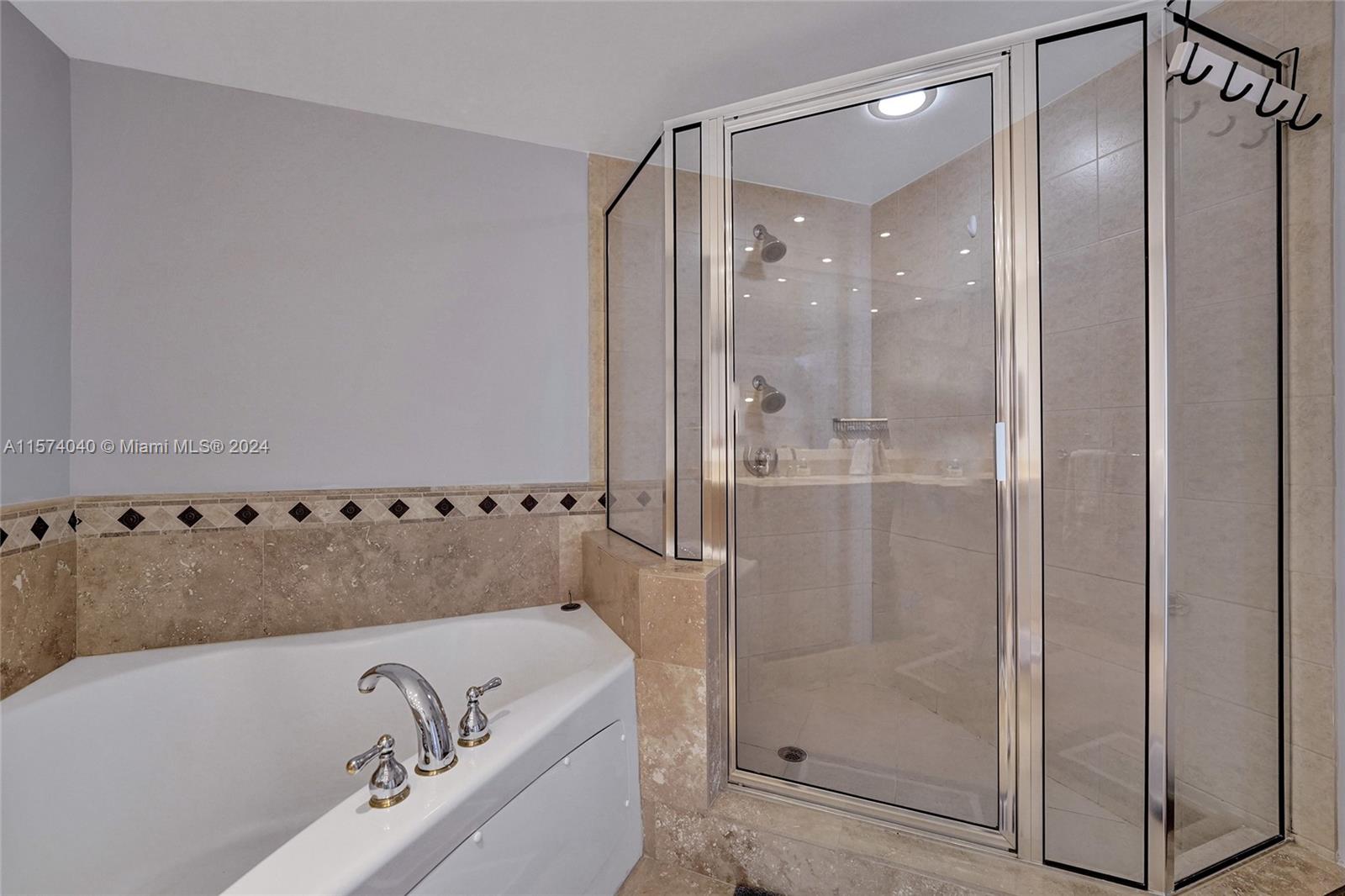 LA PERLA CONDO - Residential Lease