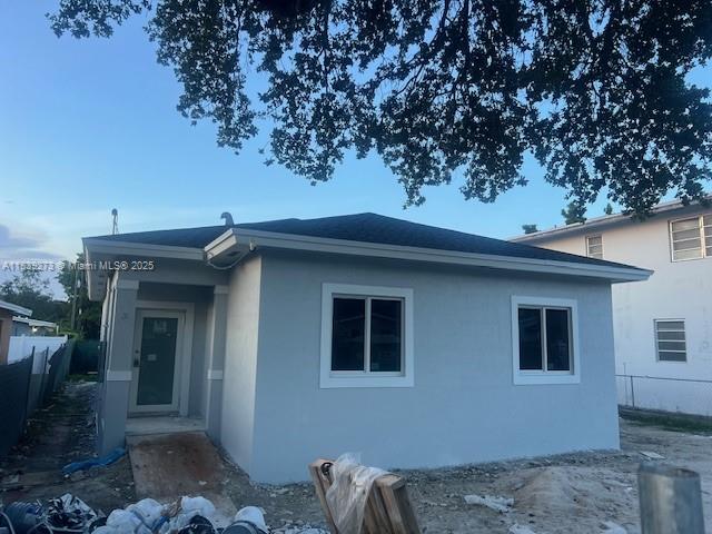 STUNING 4 BEDROOM 2 BATHROOM PROPERTY, 9 FEET CEILINGS, CUSTOM MODERN KITCHEN CABINETS, OPEN CONCETS, TONS OF NATURAL LIGHT AND BEUTIFUL SPACIOUS BACK YARD, PROPERTY STILL UNDER CONSTRUCTION , WILL BE READY BY 09/15 . FINISH PICTURES ARE FOR SAME HOUSE AT DIFERENT LOCATION.