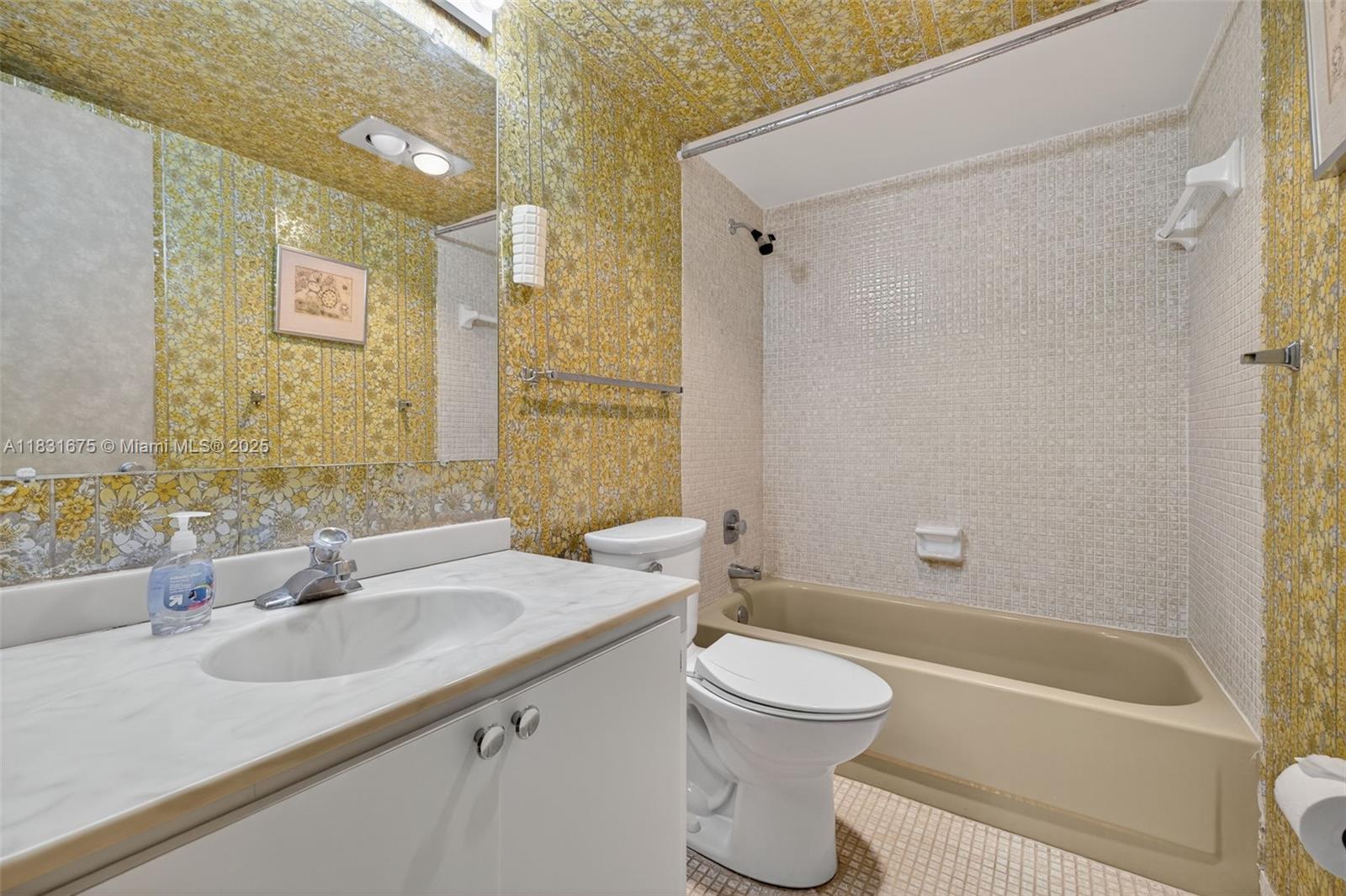 VILLA DORADA CONDO NO 2 - Residential