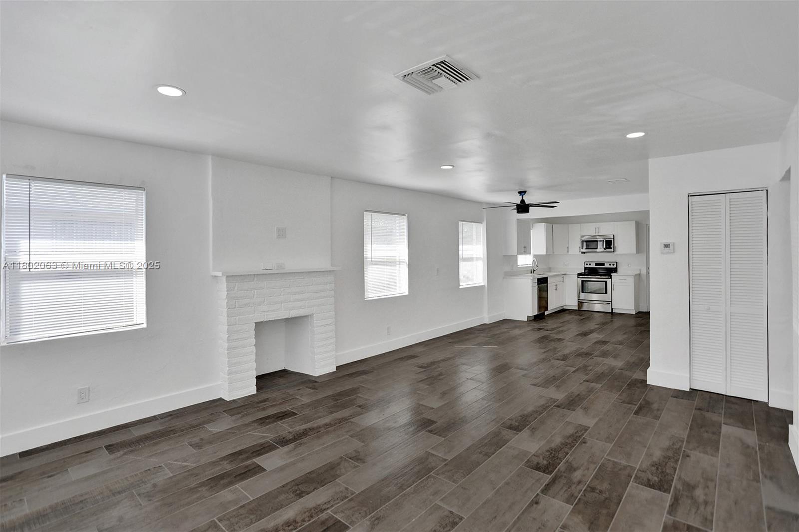 242 SW 9th St