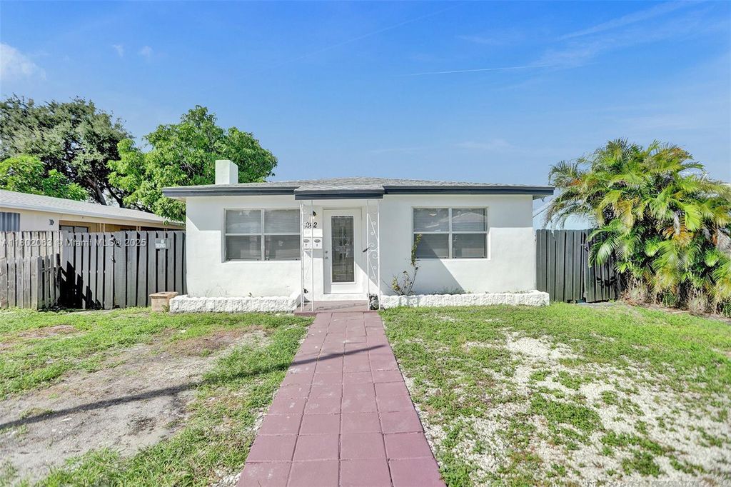 Photo of 242 SW 9th St, Dania Beach, FL 33004 (MLS # A11802063)