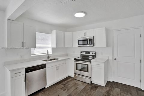 242 SW 9th St Dania Beach FL 33004