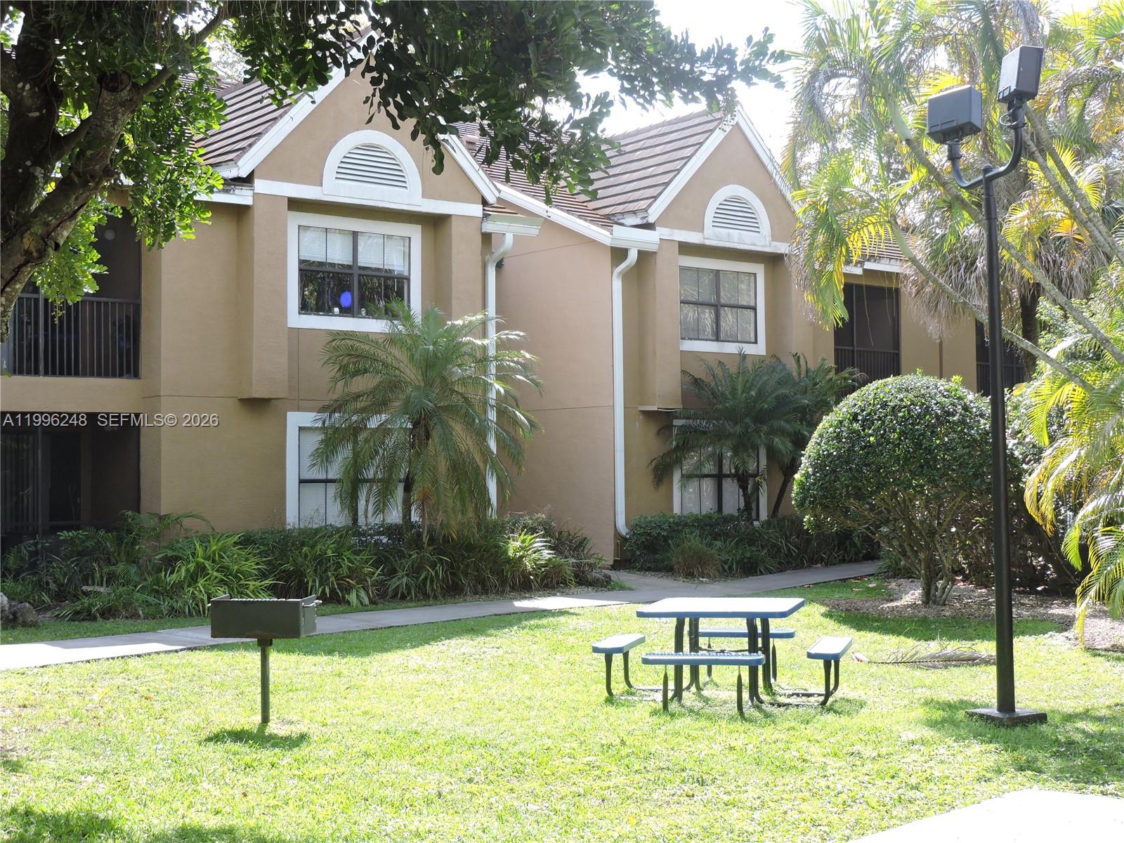 VISTA LAGO AT THE HAMMOCK - Residential Lease