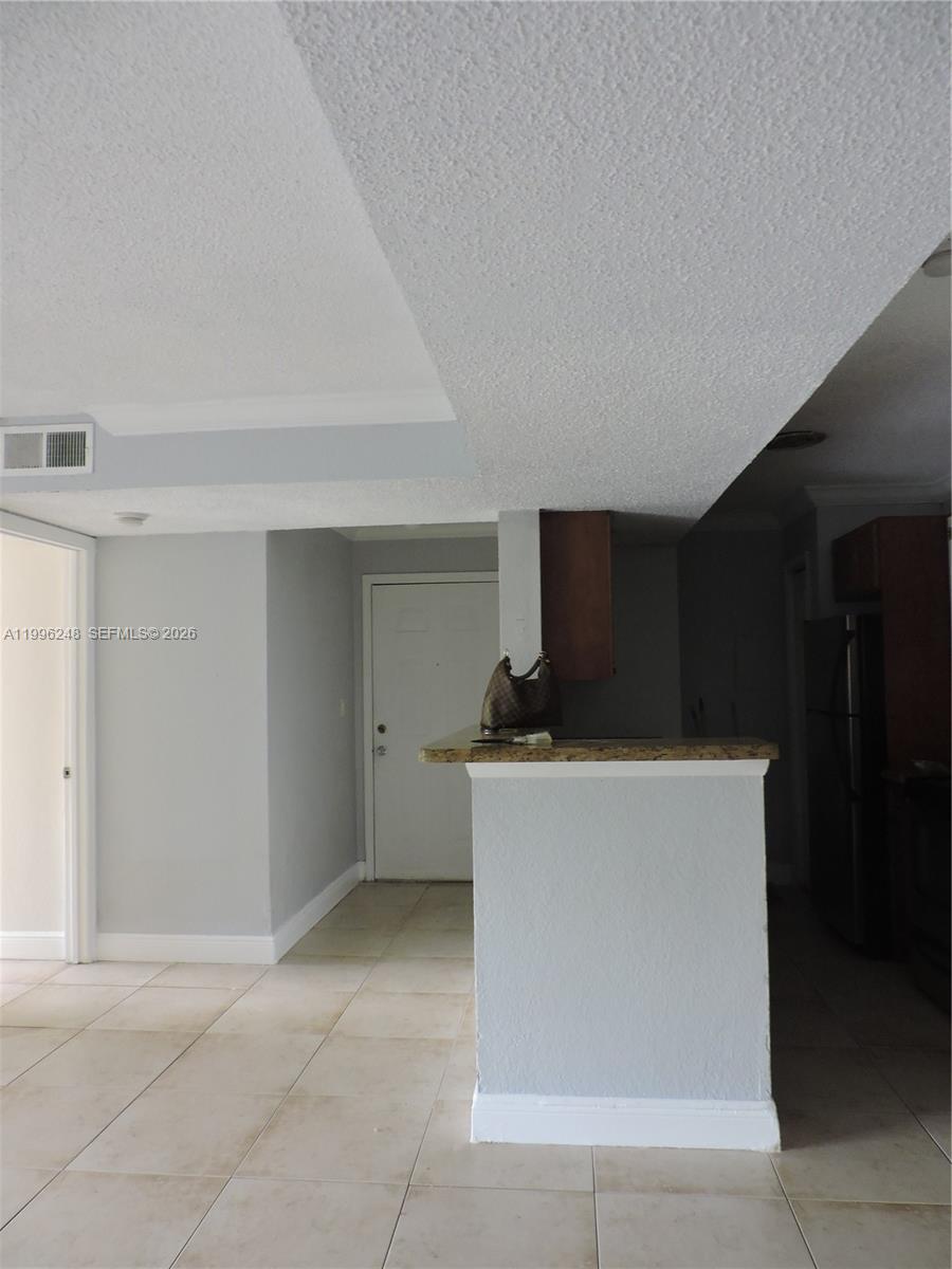 VISTA LAGO AT THE HAMMOCK - Residential Lease