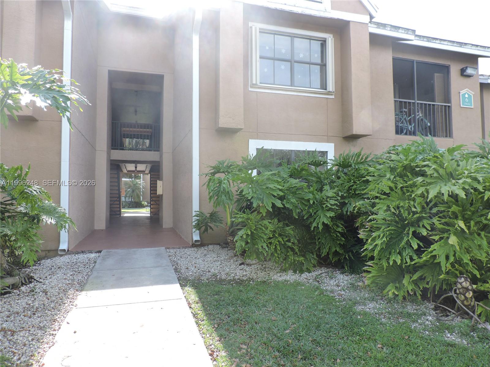 VISTA LAGO AT THE HAMMOCK - Residential Lease