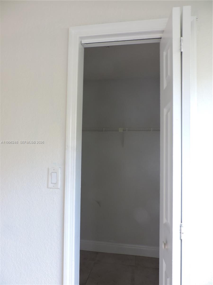 VISTA LAGO AT THE HAMMOCK - Residential Lease