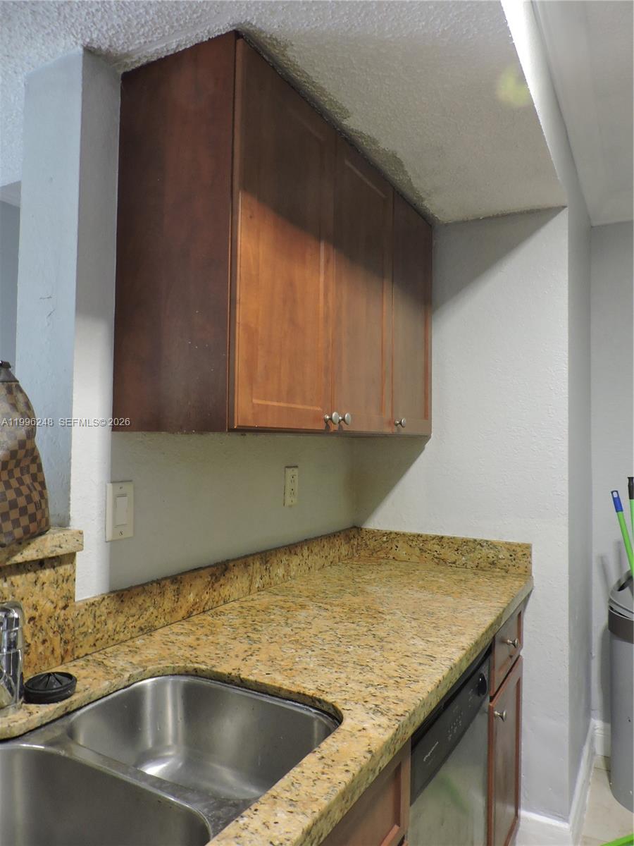 VISTA LAGO AT THE HAMMOCK - Residential Lease