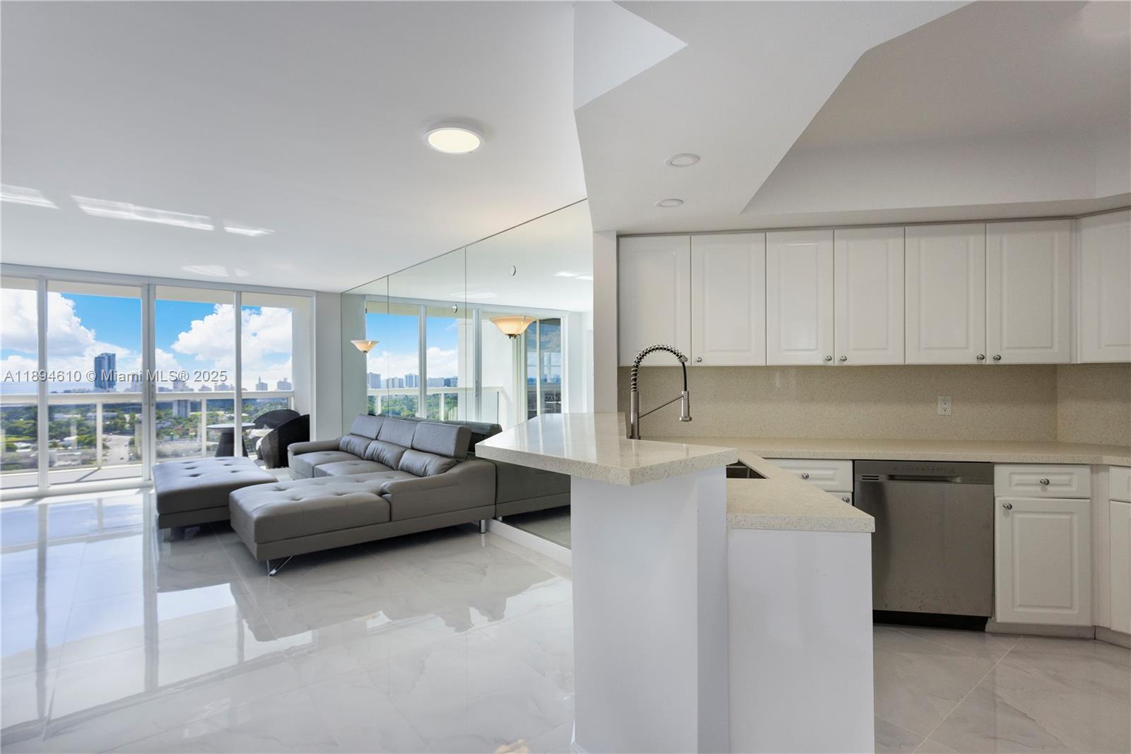 SUNSET HARBOUR SOUTH COND - Residential Lease