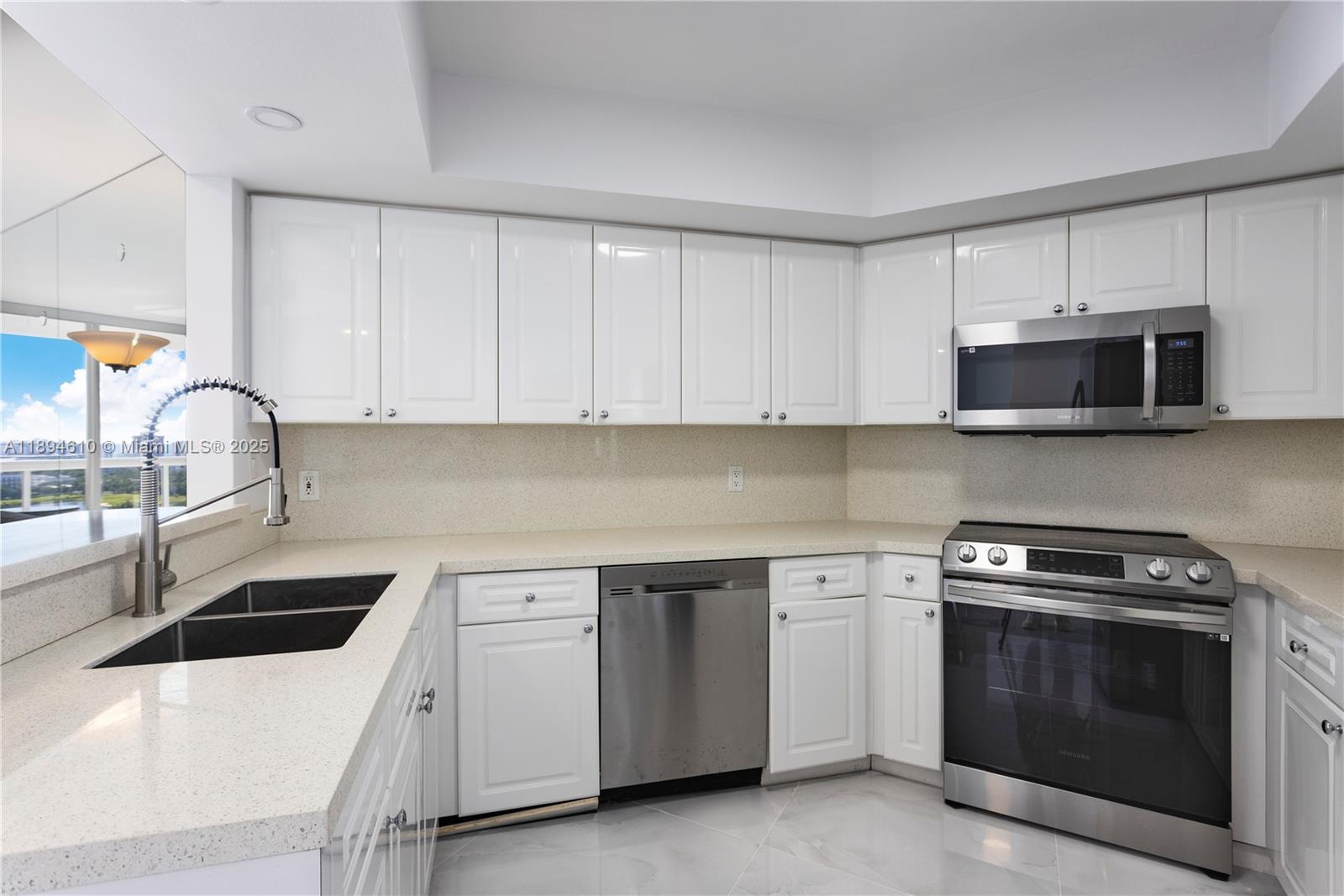 SUNSET HARBOUR SOUTH COND - Residential Lease
