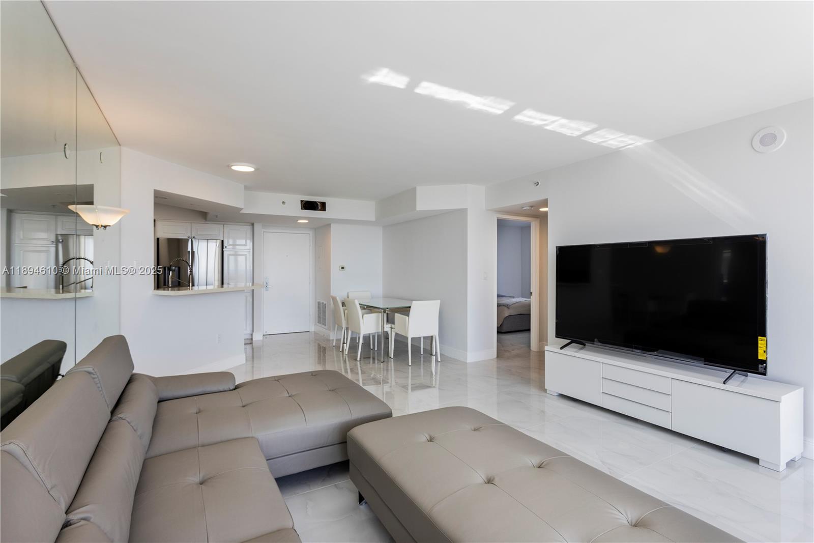 SUNSET HARBOUR SOUTH COND - Residential Lease