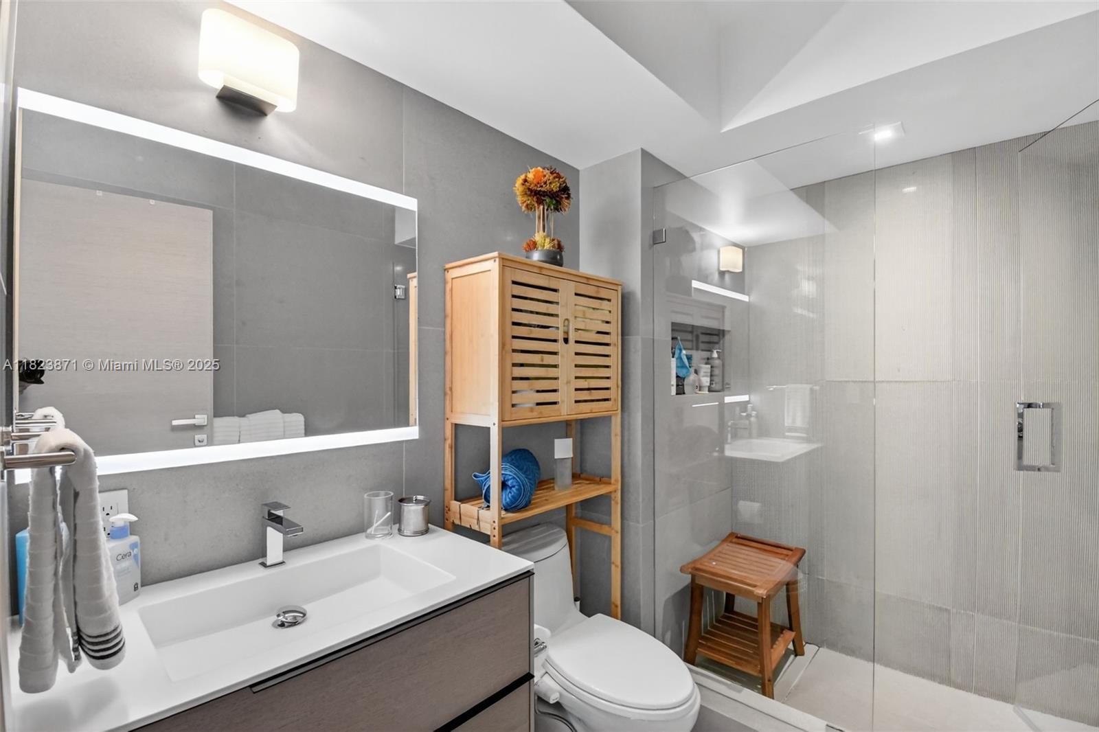 MILLENNIUM CONDO - Residential