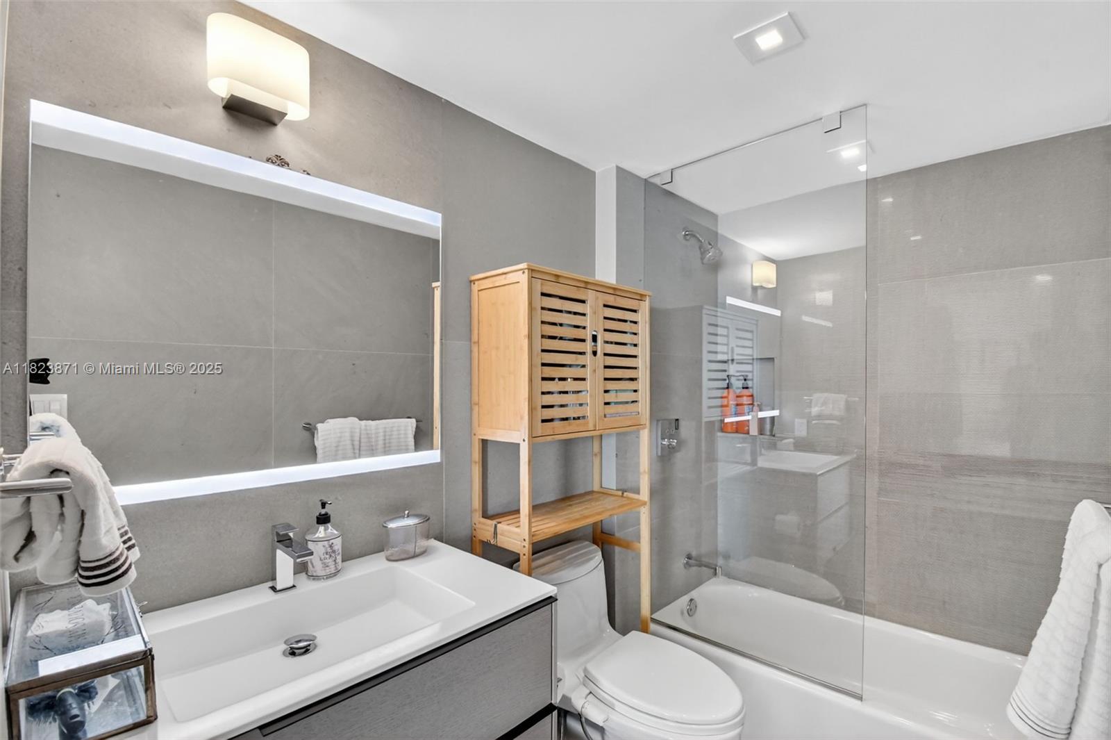 MILLENNIUM CONDO - Residential