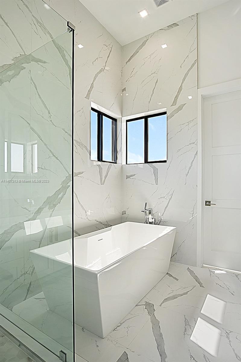 LAKE PLACID - Residential