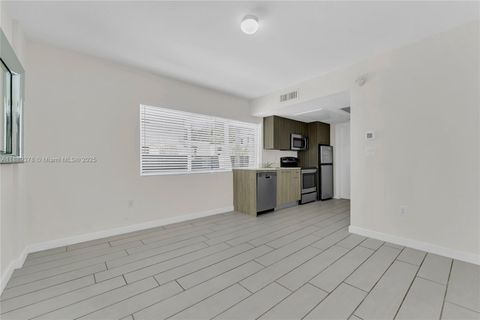 Photo of 740 Meridian Ave #18, Miami Beach, FL 33139 (MLS # A11889378)