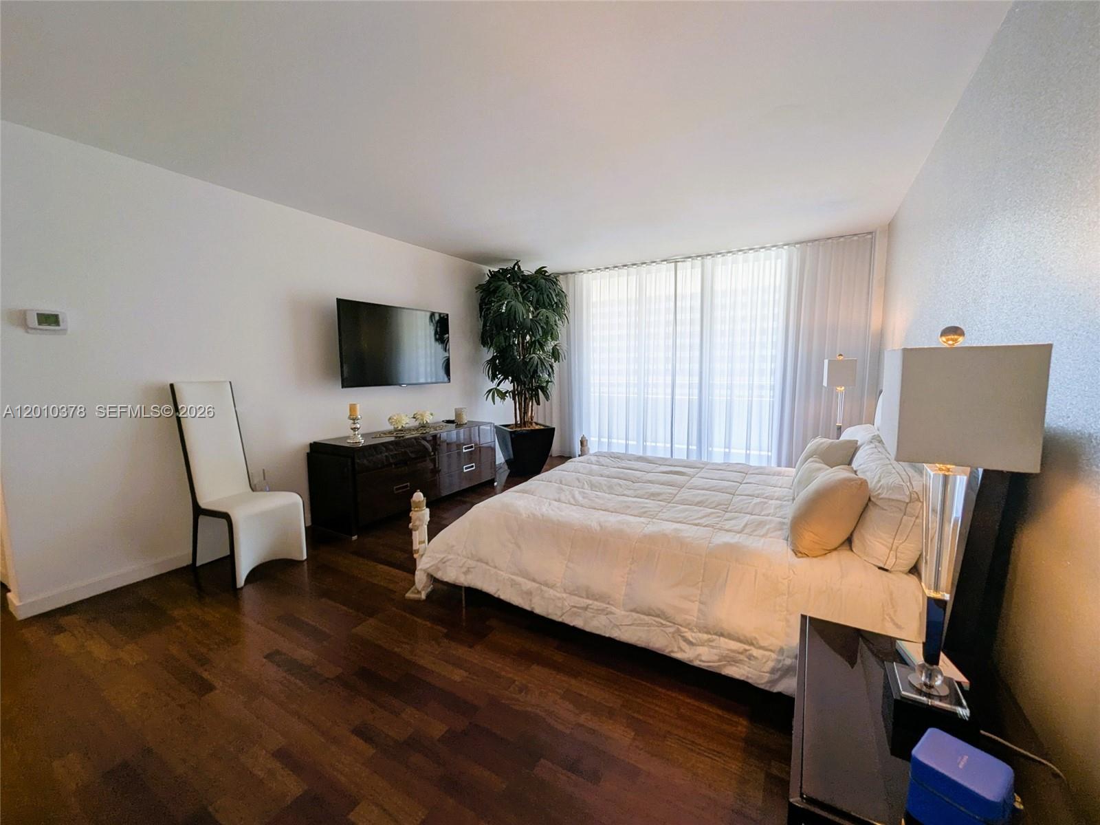 5600 CONDO - Residential