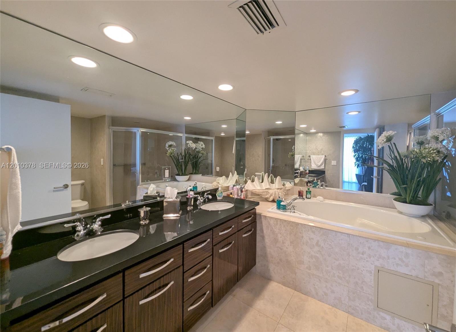 5600 CONDO - Residential