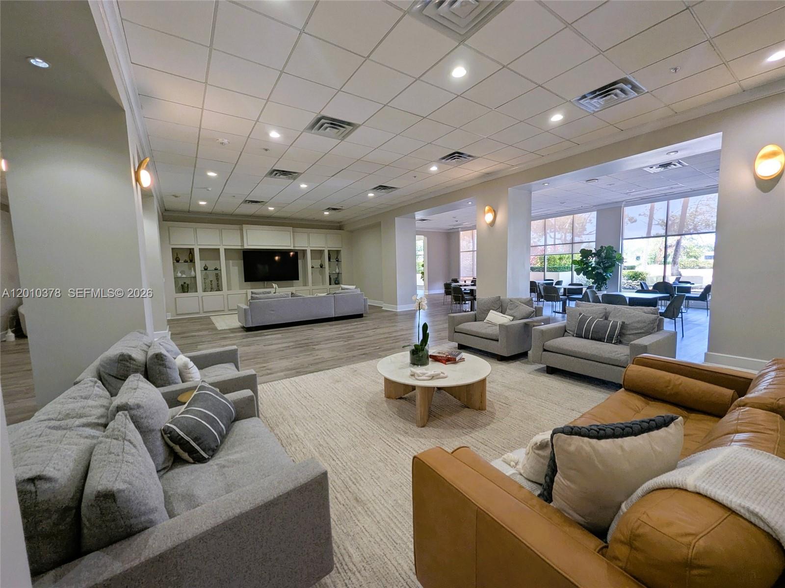 5600 CONDO - Residential