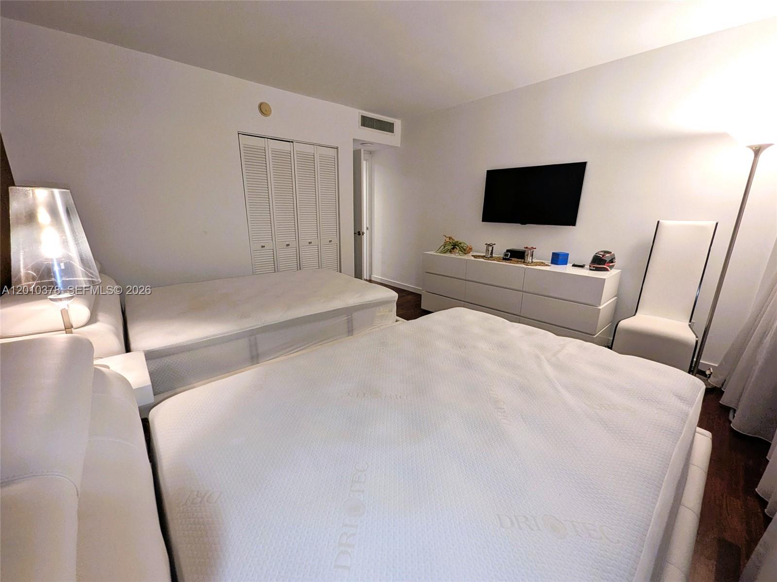 5600 CONDO - Residential