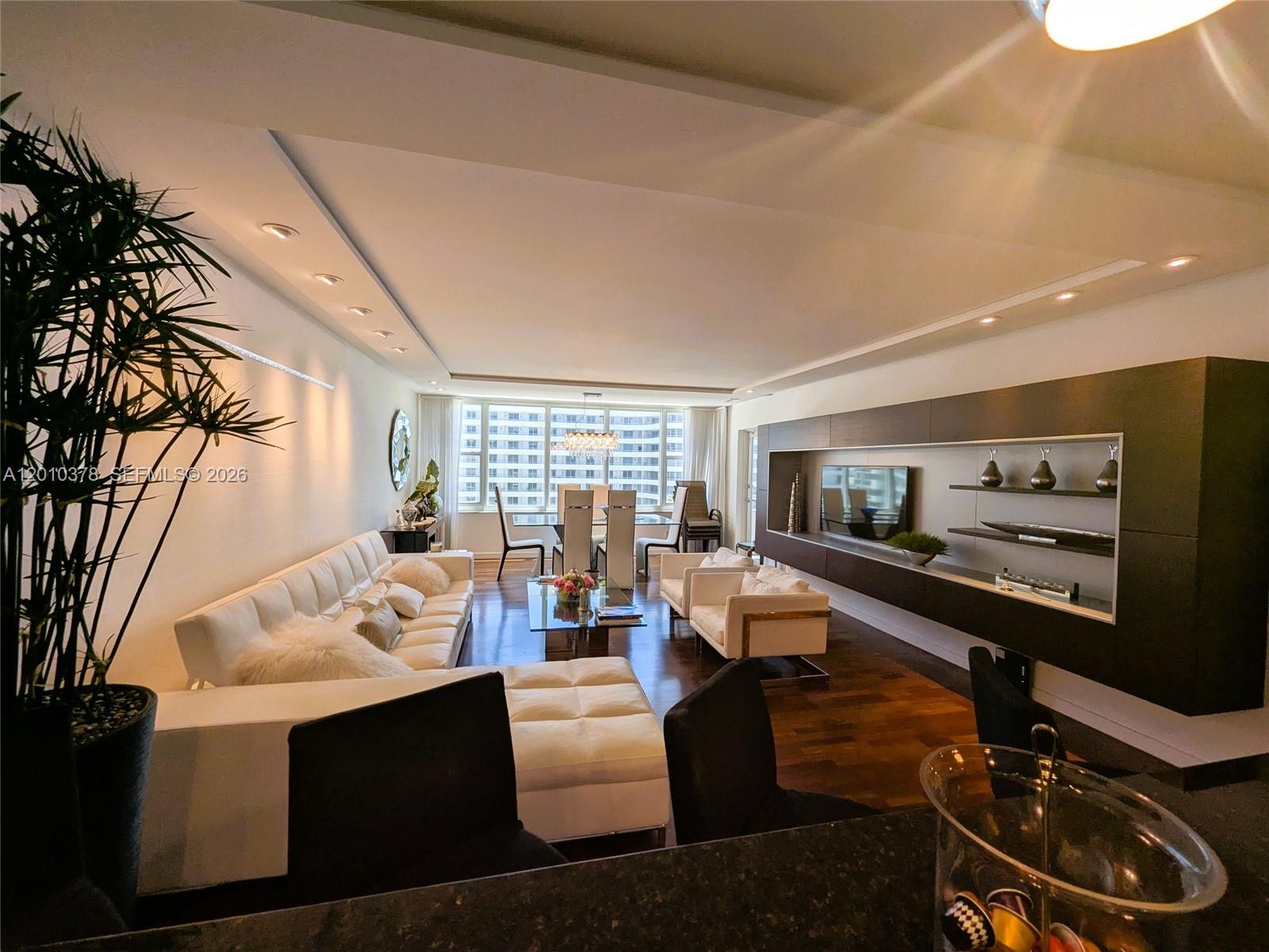 5600 CONDO - Residential